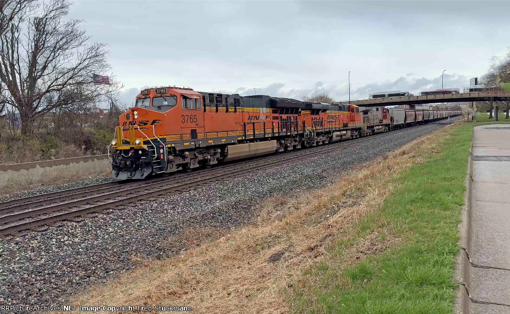 BNSF 3765 leads G110